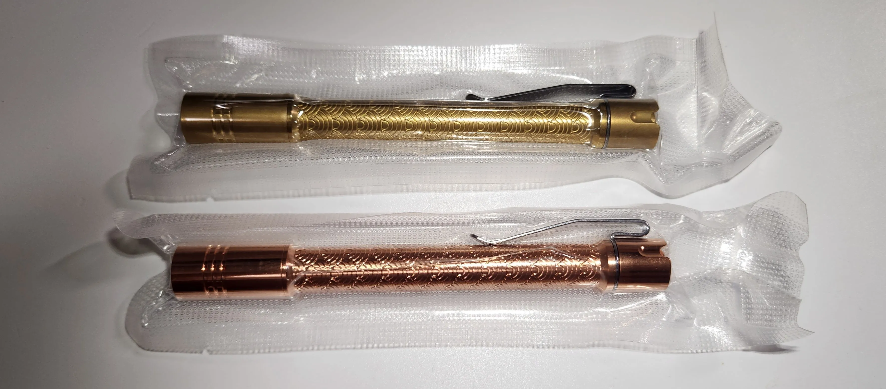 ReyLight Seigaiha Pineapple Mini Penlight 2 x AAA 10880 Nichia 519A 4000k *** FREE 10880 BATTERY BUT HAS TO SHIP FEDEX ***